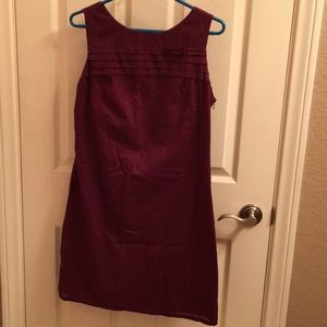 Sleeveless burgundy dress